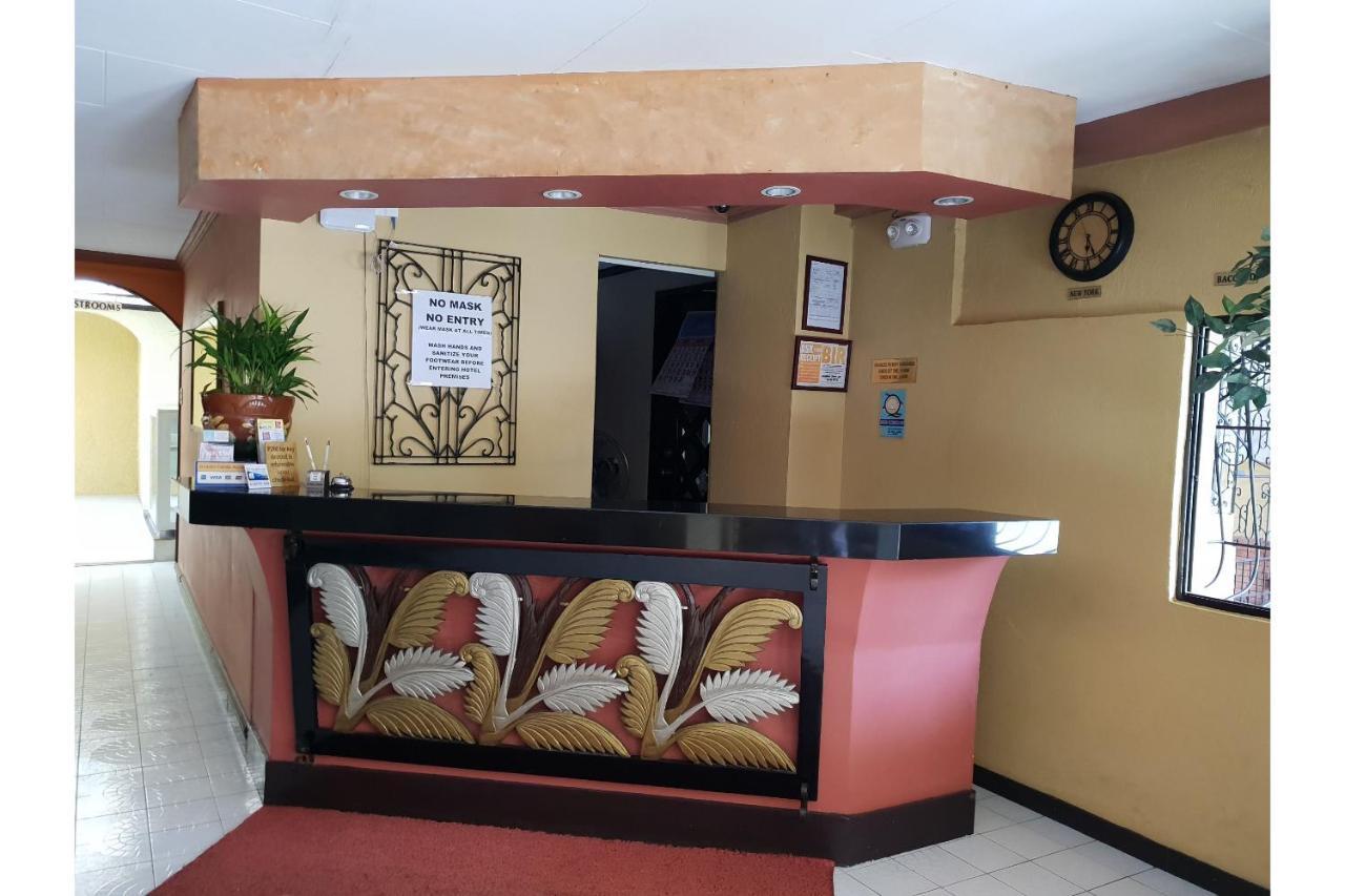 OYO 631 Saltimboca Tourist In Hotel Bacolod Exterior foto